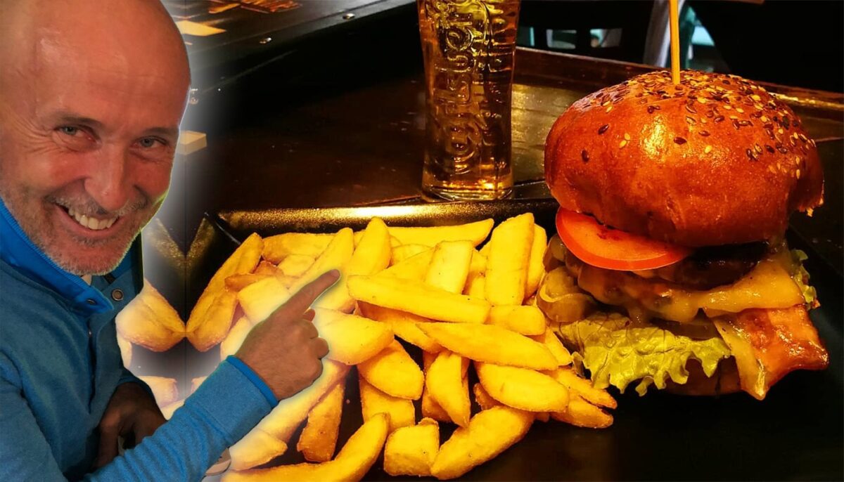 Imagine Stire Ce sumă de bani trebuie să scoți din buzunar pentru un burger cu cartofi prăjiți, în restaurantul lui Mugur Mihăescu din Centrul Vechi | 2review.ro