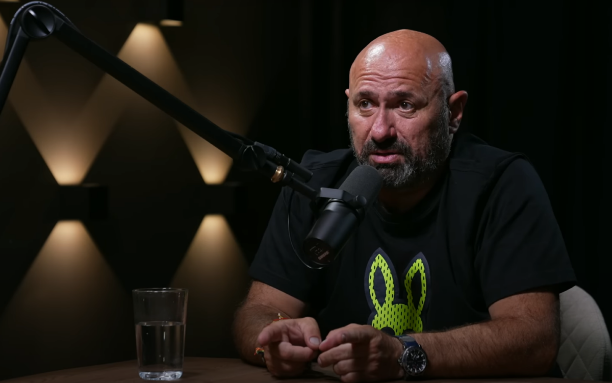 Imagine Stire Destăinuirile făcute de chef Cătălin Scărlătescu. Câți bani încasa lunar juratul de la „Chefi la Cuțite”, în 1994: „Nu am coborât sub suma aia” | 2review.ro