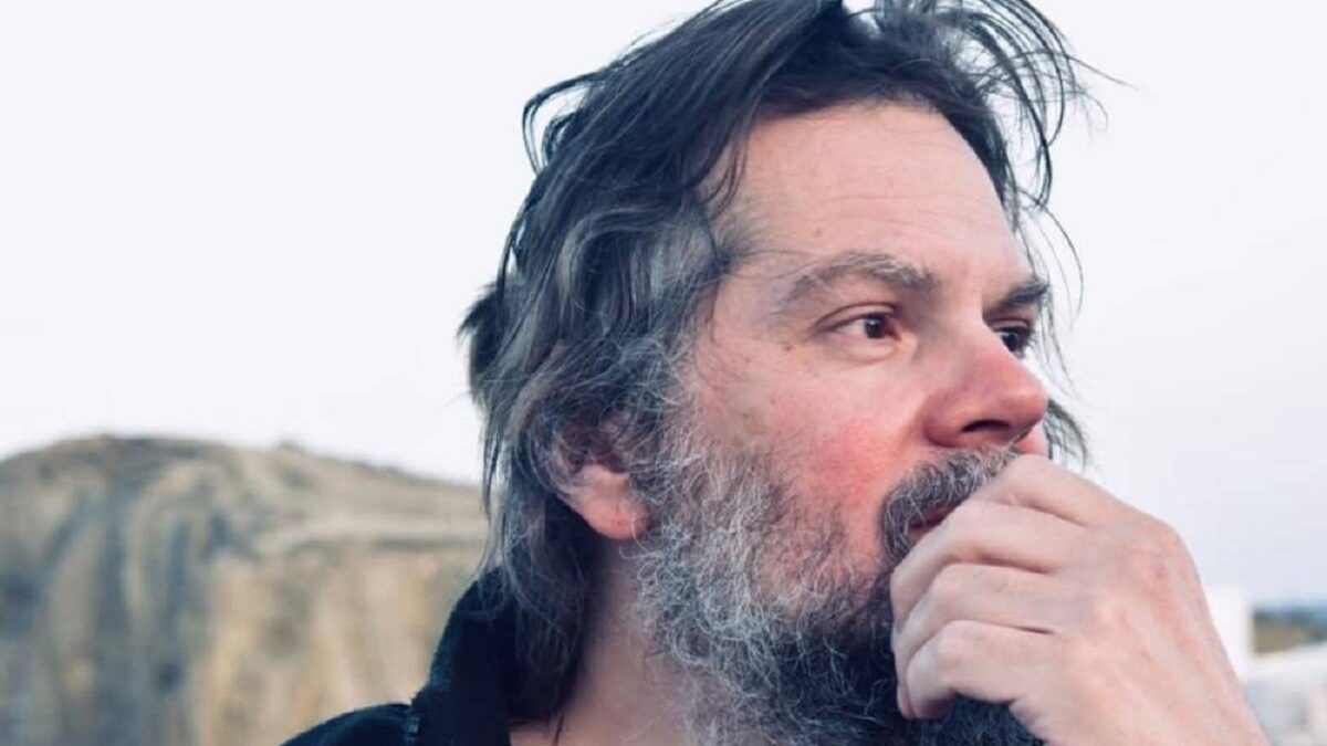 Imagine Stire Drama ascunsă în spatele unui zâmbet. Cum reușește Florin Piersic Junior să ducă povara depresiei | 2review.ro