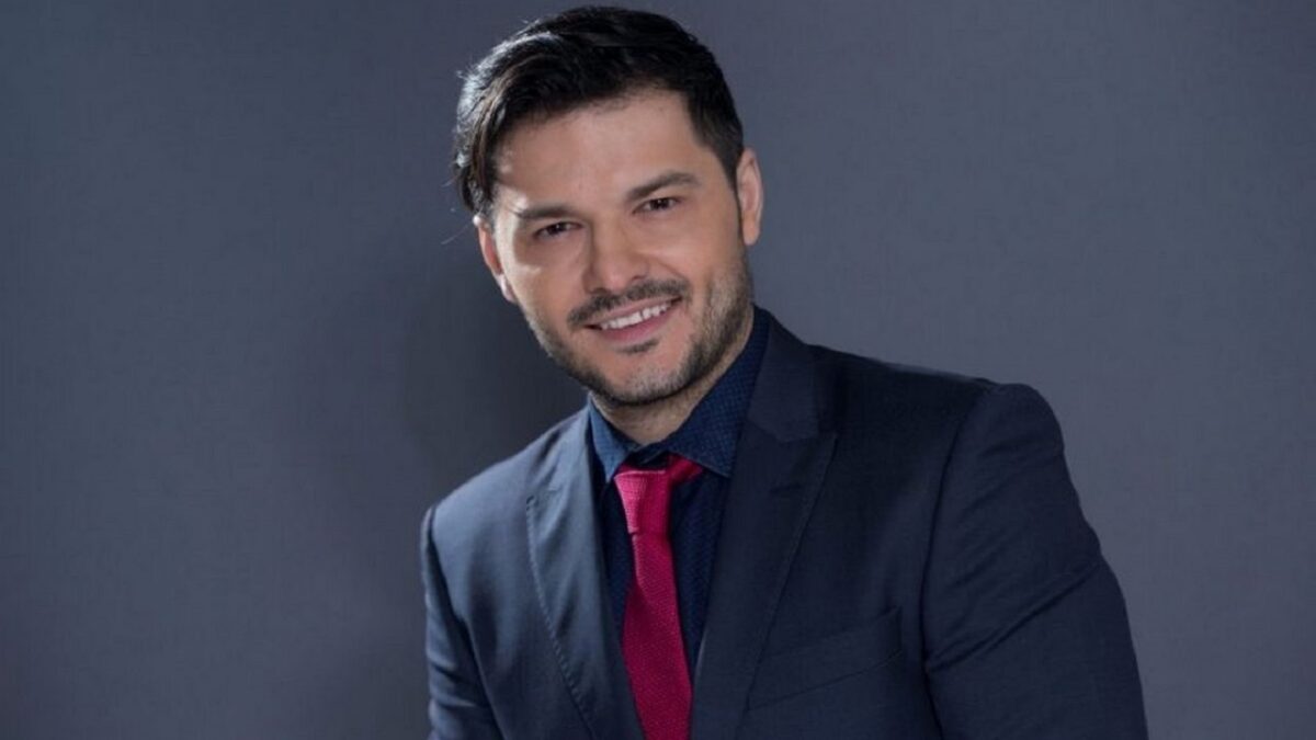 Imagine Stire Imaginea care a smuls zâmbetele și admirația internauților. Ipostaza în care Liviu Vârciu și fiul său au apărut în mediul online. FOTO | 2review.ro