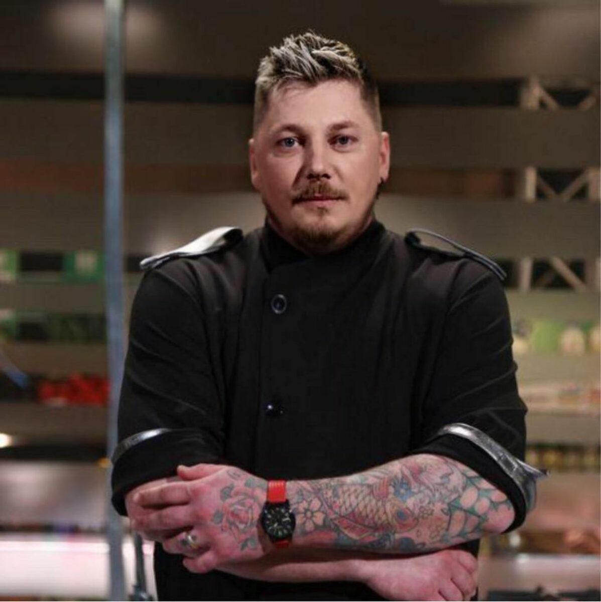 Imagine Stire Sorin Bontea, cadou special pentru Gabriel Drăgușanu! Ce i-a oferit celebrul chef concurentului? „Valorează mai mult decât premiul.”  | 2review.ro
