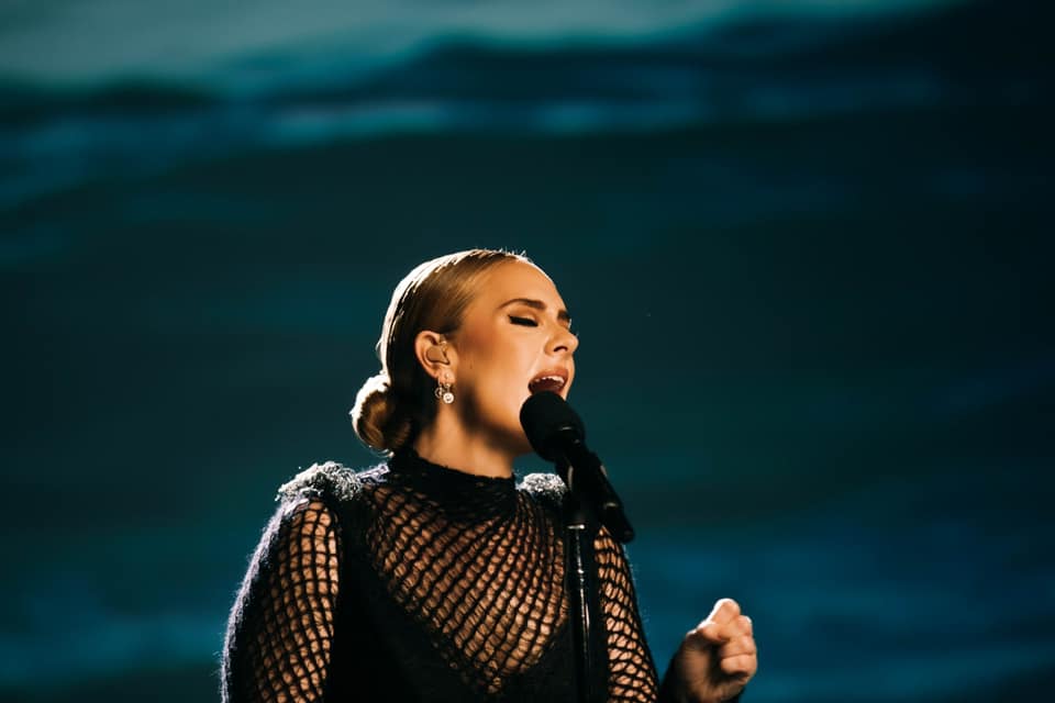Imagine Stire De ce a avut nevoie cântăreața Adele de ajutorul psihologului: „Făceam cinci ședințe pe zi” | 2review.ro