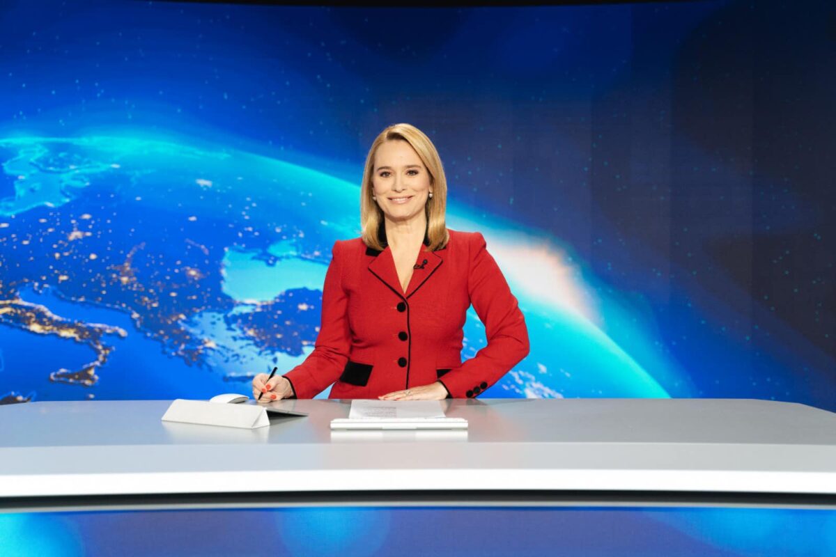 Imagine Stire Andreea Esca înlocuită la pupitrul știrilor! Care este motivul | 2review.ro