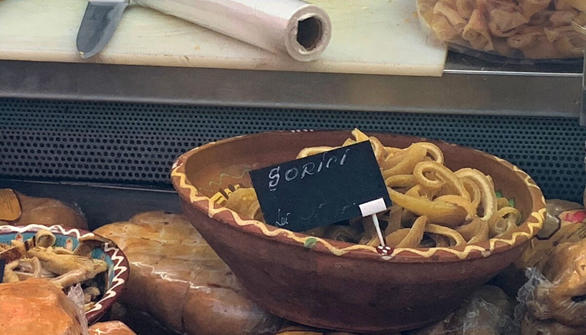 Prețuri de delicatese! Cât costă 1 kilogram de șorici în supermarket-urile Carrefour și Cora din București