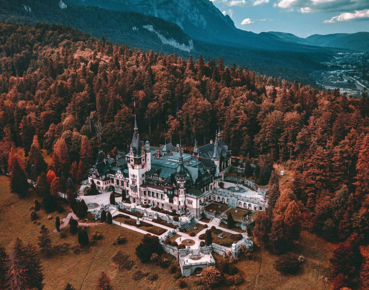 Castelul Peleș. Program de vizitare, tarife, obiectivele și atracțiile turistice ale castelului