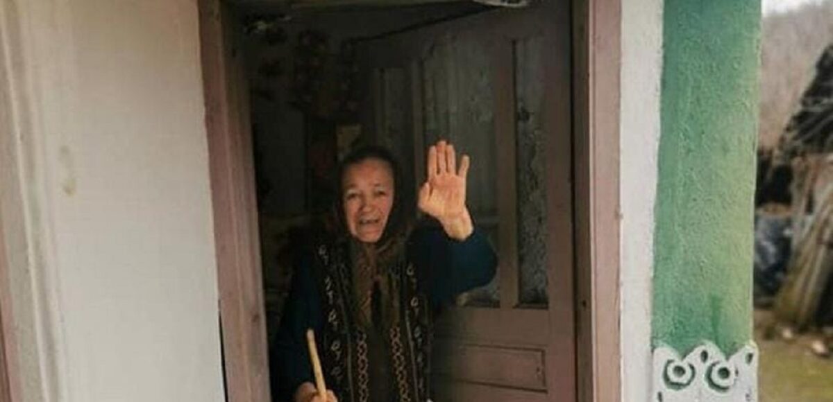 Povestea care îți sfâșie sufletul. Află cum reușește bunica Maria să supravițuiască, dintr-o pensie de 95 de lei și… urzici cu mămăligă