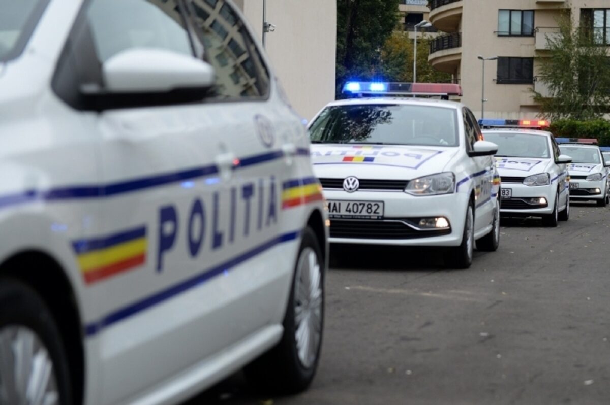 Polițiștii din Bacău asigură siguranța în trafic. Ce le-au oferit șoferilor, atunci când i-au oprit