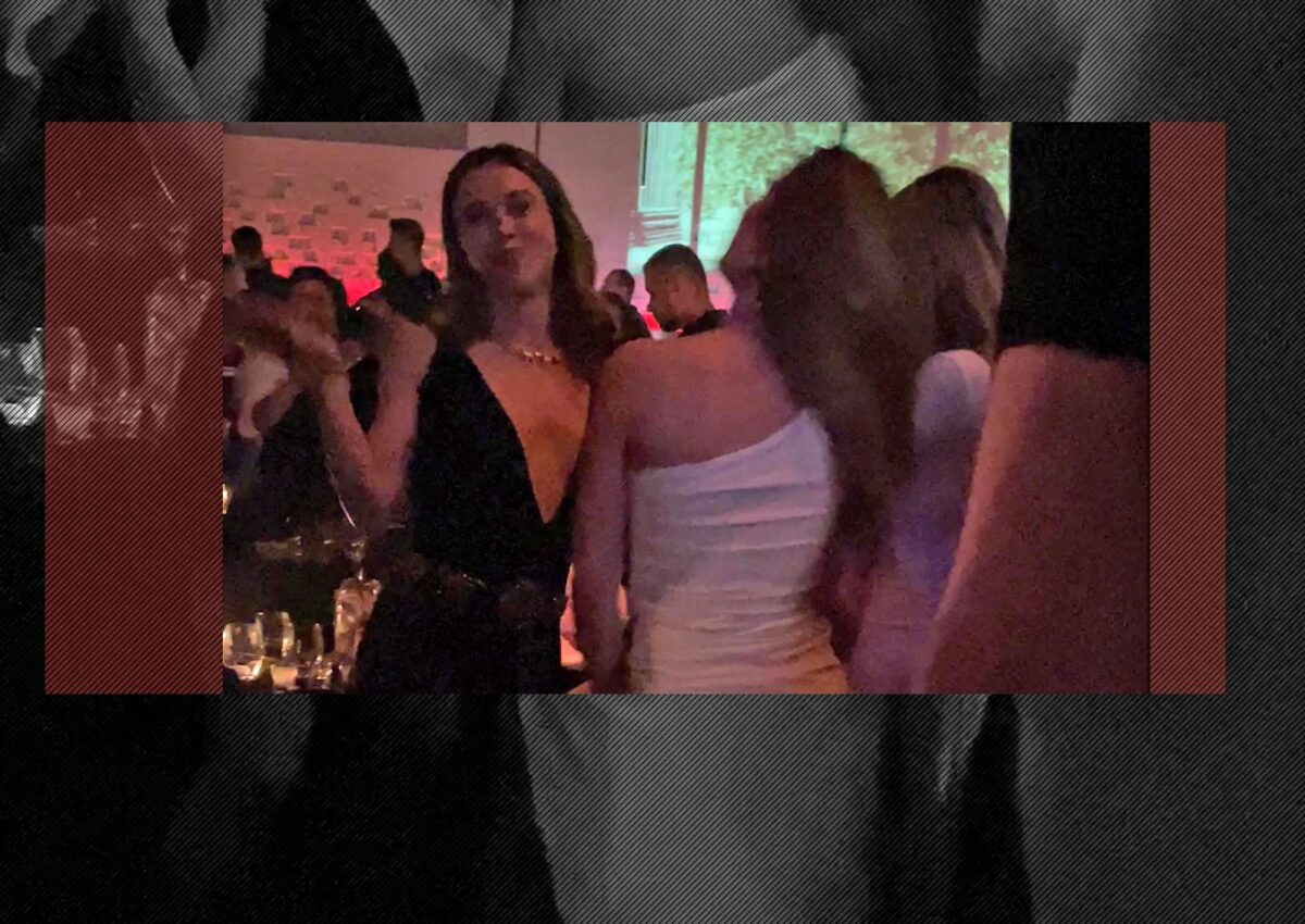 Imagine Stire Theodora Stoica și-a făcut brigadă, dar bărbații au avut „interzis” la masa ei: Memelușa a spart Loft-ul! Și-a pus cea mai decoltată rochie și… | 2review.ro