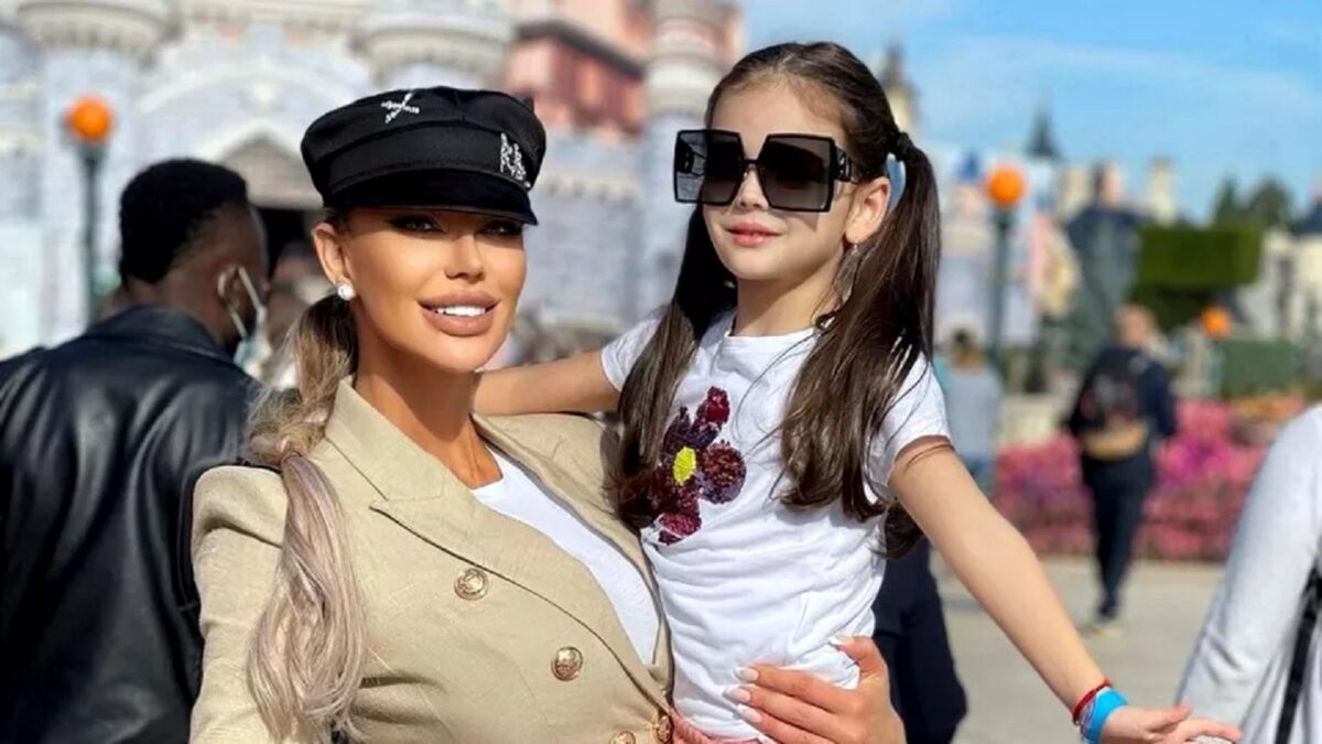 Imagine Stire Cât costă ținuta Dolce & Gabanna purtată de Sofia, fiica Biancăi Drăgușanu? Mulți muncesc o lună întreagă pentru această sumă | 2review.ro