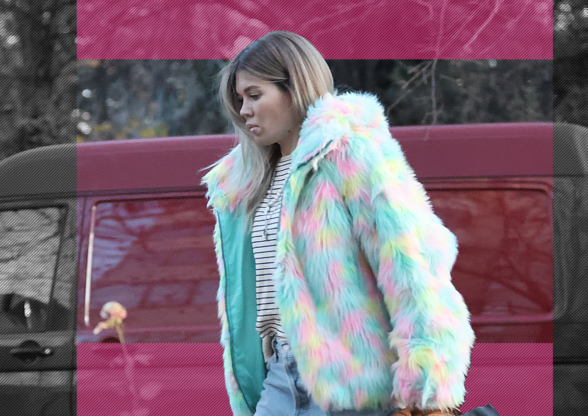 Imagine Stire Adio tocuri și fustițe! Gina Pistol a preluat moda lui Smiley! Partenera artistului a uimit cu apariția ei, în prag de Sărbători | 2review.ro