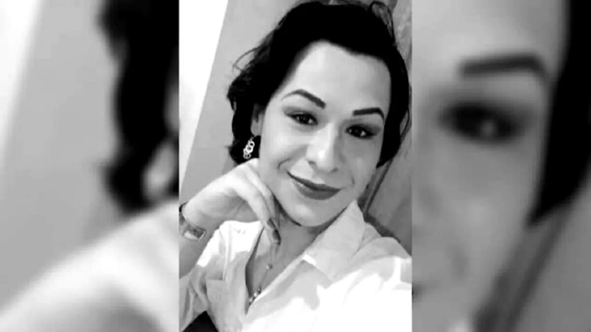 Imagine Stire Monalisa, transgenderul care a murit ars de viu în timpul unui live, poveste de viață impresionantă. Provenea dintr-o familie modestă și avea 6 frați | 2review.ro