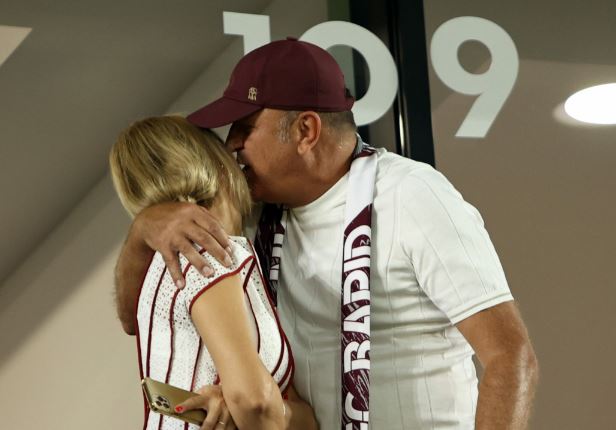 Imagine Stire Imagini de senzație cu soția lui Dan Șucu! Diana s-a îndrăgostit iremediabil de Rapid: “Mă rog de el să mă ia la fiecare meci” | 2review.ro