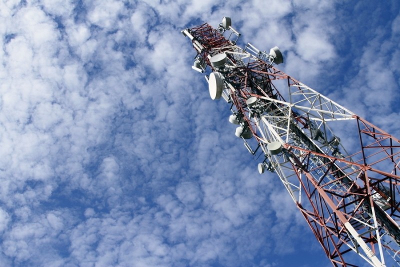 De necrezut! Câţi bani primesc românii dacă acceptă amplasarea antenelor de telefonie mobilă pe terenul lor