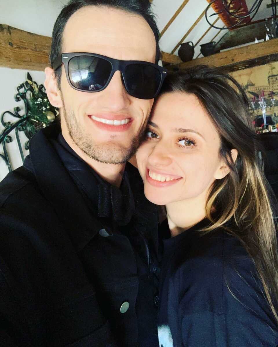 Imagine Stire Este oficial. Omul cu Tourette a divorțat de Aliena: ”Să-mi văd de viața mea” | 2review.ro