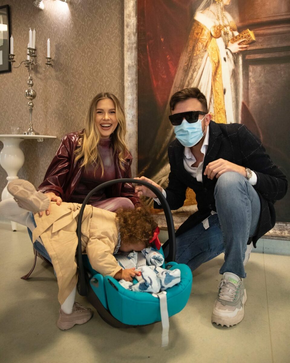 Imagine Stire Ce face Emily Burghelea în fiecare duminică cu copiii ei: ”Este cea mai bună soluție pentru liniștea lor” | 2review.ro