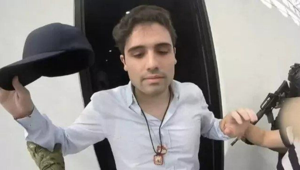 Imagine Stire Arestarea lui Ovidio Guzmán-López, fiul lui El Chapo, a generat un nouă război. Peste 29 de persoane au fost deja ucise | 2review.ro