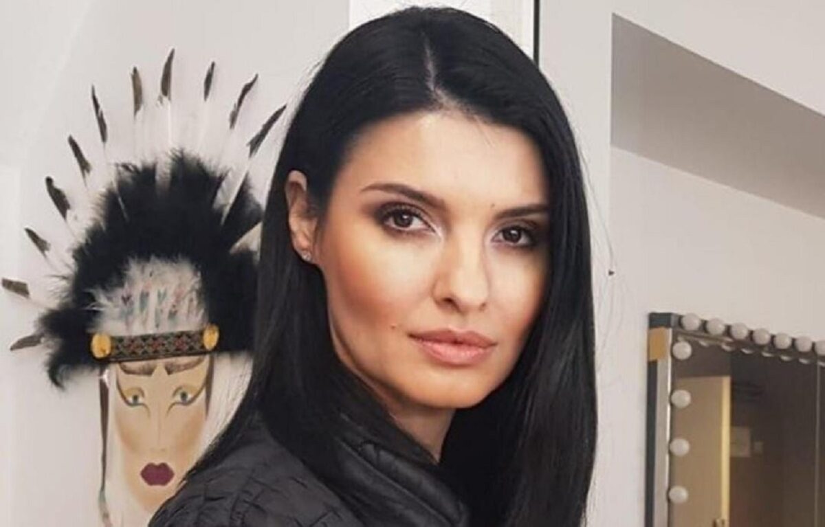 Imagine Stire Lavinia Șandru rupe tăcerea și dezvăluie motivele divorțului dintre ea și Darius Vâlcov! ,,Soția ta dă în președinetele nostru” | 2review.ro