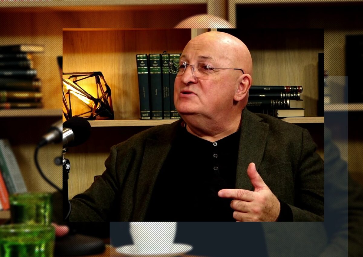 Imagine Stire Maestrul Bebe Cotimanis, povești inedite într-un podcast de excepție: “Probam toate rochiile Irinei Loghin!” | 2review.ro