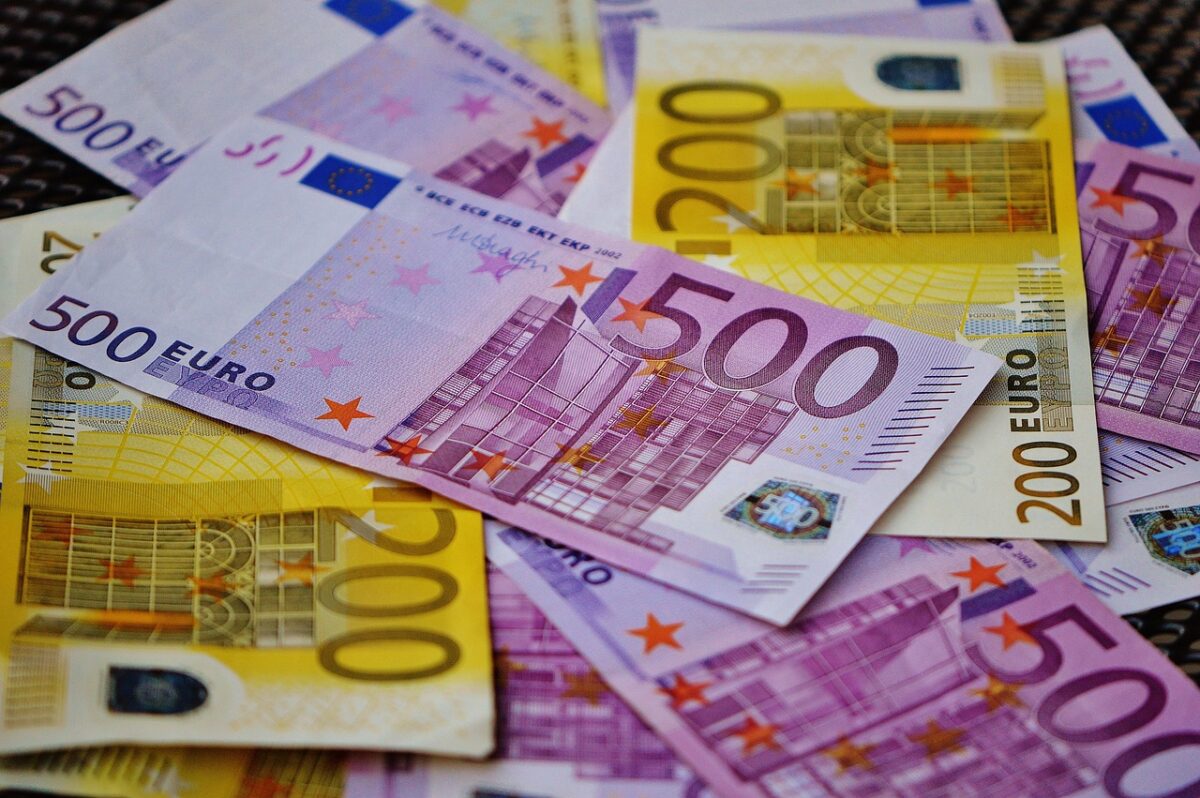 Prime de până la 7300 de euro! Compania cu 93.000 de angajați care va oferi bonusuri, în aprilie 2023