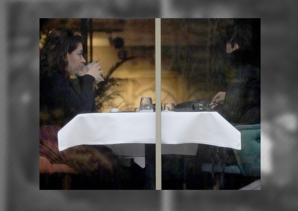 Imagine Stire Ce companie a avut bruneta! Oana Roman s-a relaxat la restaurant | 2review.ro