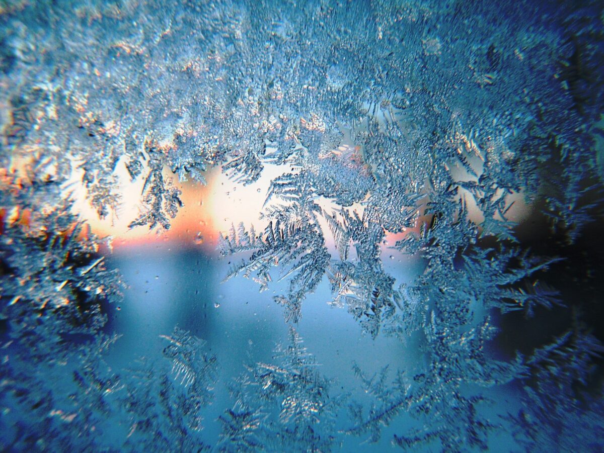 Europa, lovită de un ciclon polar! Avertizări meteo Cod roșu de ger și vijelii