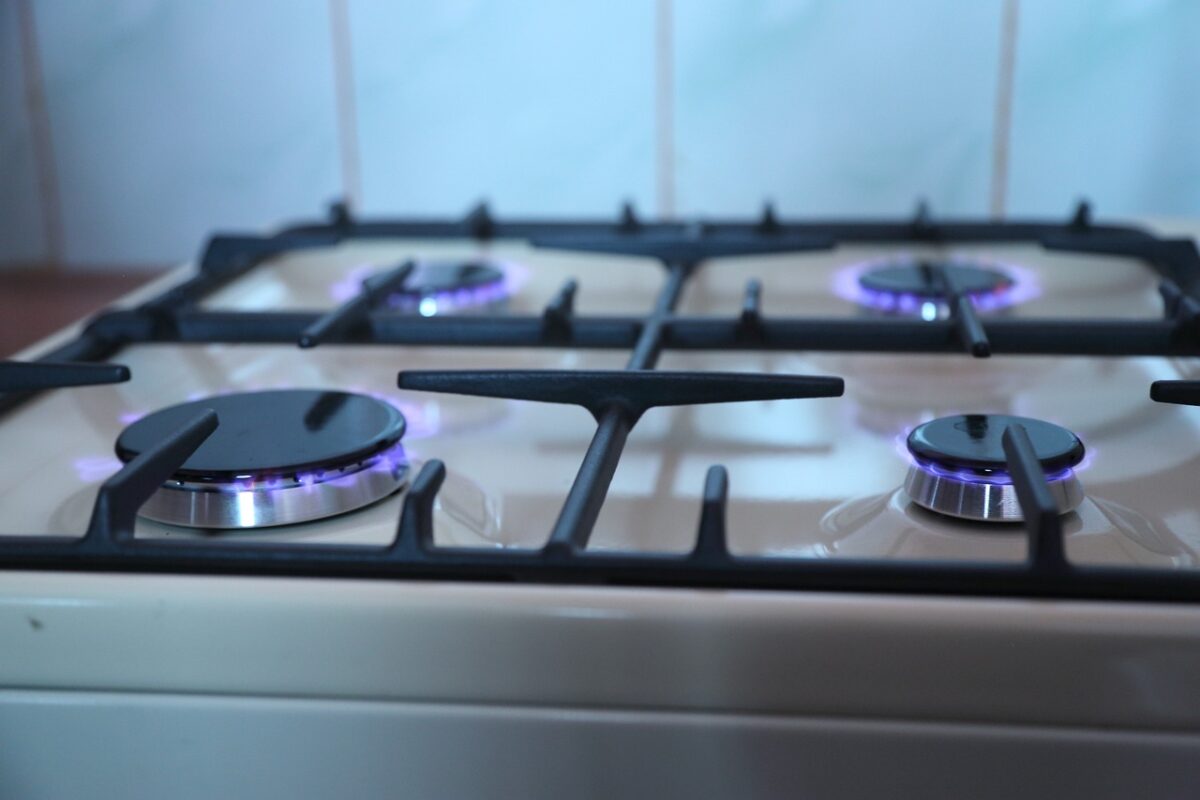 Lovitură grea pentru românii care au aragaze clasice. Ce s-ar putea întâmpla cu aceste electrocasnice