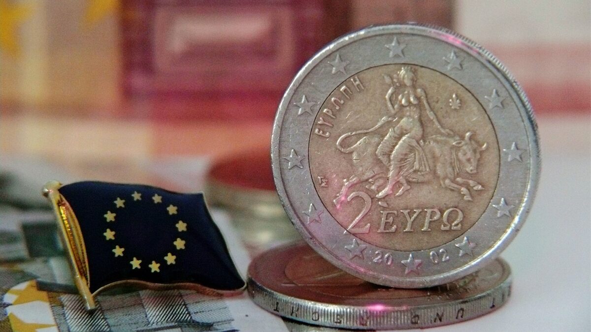 Ireal! Cu cât se vinde o monedă grecească de 2 euro, din anul 2002, pe OLX