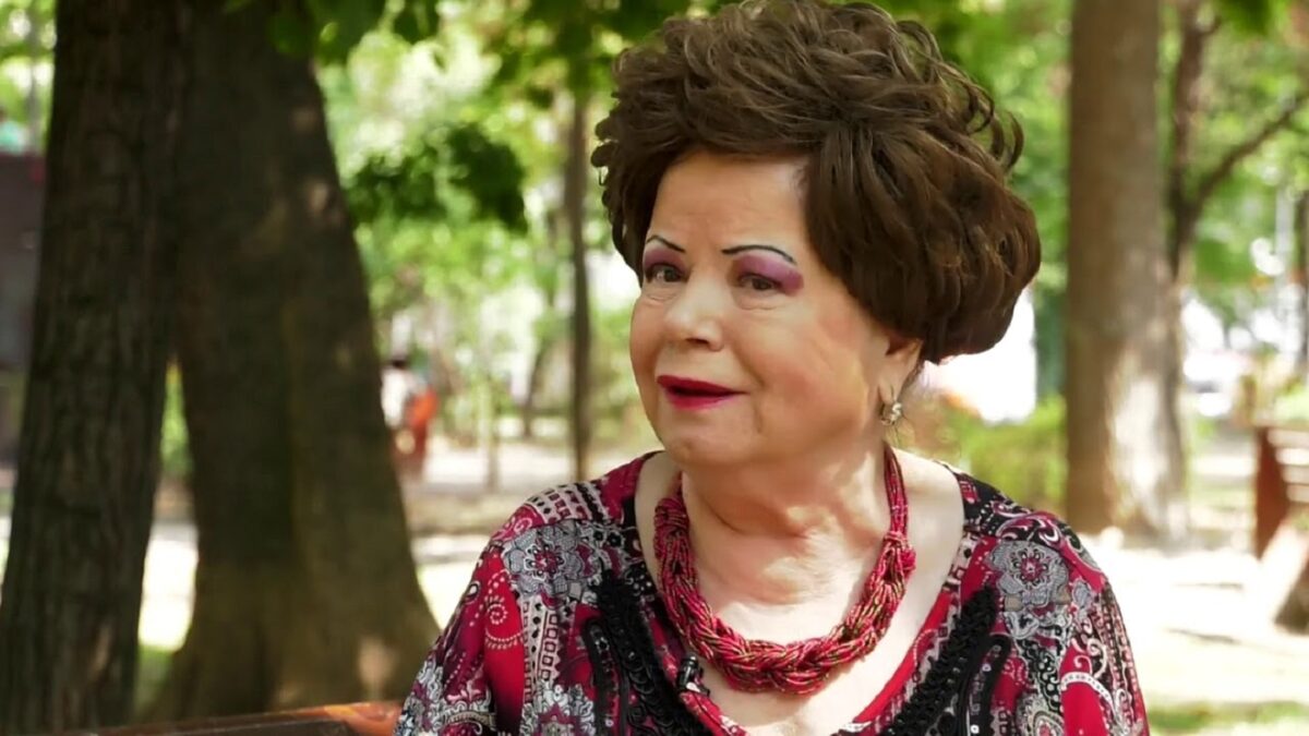 Imagine Stire Fie o face bunică, fie devine, din nou, mamă. La 77 de ani, Saveta Bogdan a luat o decizie radicală: ,,Înfiez un copil și-l cresc eu” | 2review.ro