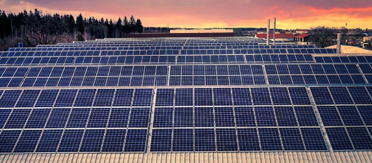 Ce este sistemul fotovoltaic On-Grid? Cum poţi ajunge să faci bani din asta