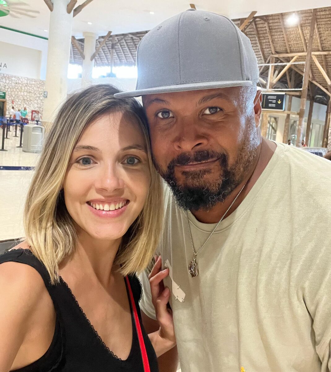 Imagine Stire N-au crezut vreodată că vor trăi o asemenea experiență! Ce au pățit Andreea și Cabral Ibacka în Republica Dominicană: „Ne-am baricadat toți într-o singură cameră” | 2review.ro
