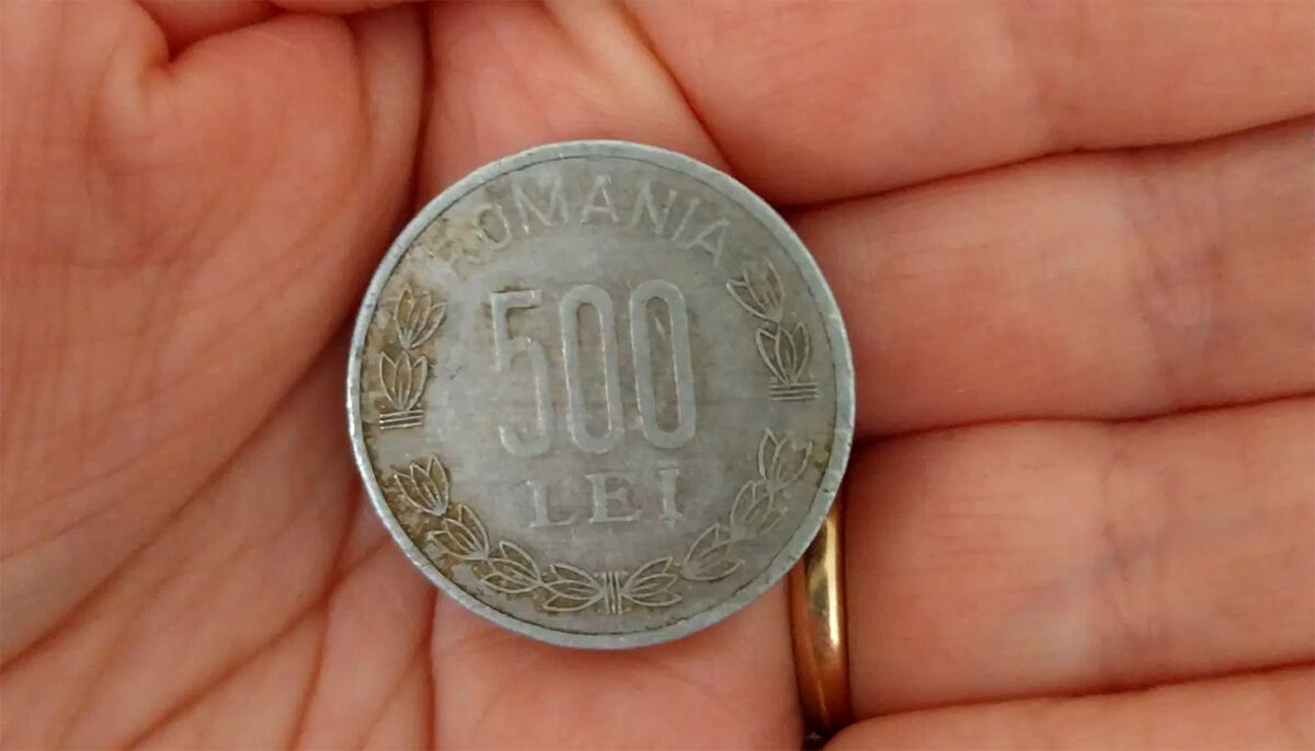 Ai cumva pe acasă monede de 500 de lei, din anul 2000? Una singură se vinde acum cu 1.300 de lei