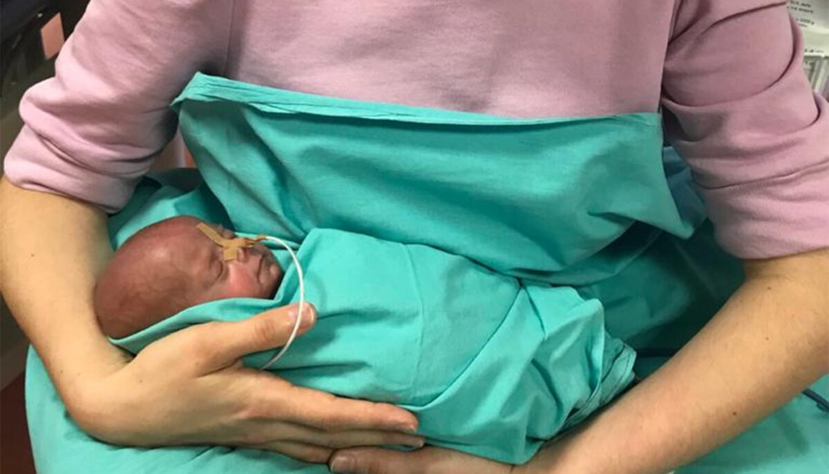 Caz ireal în maternitate. O româncă pe nume Ionela a născut un bebeluș microsom. Medicii au crezut că nu văd bine