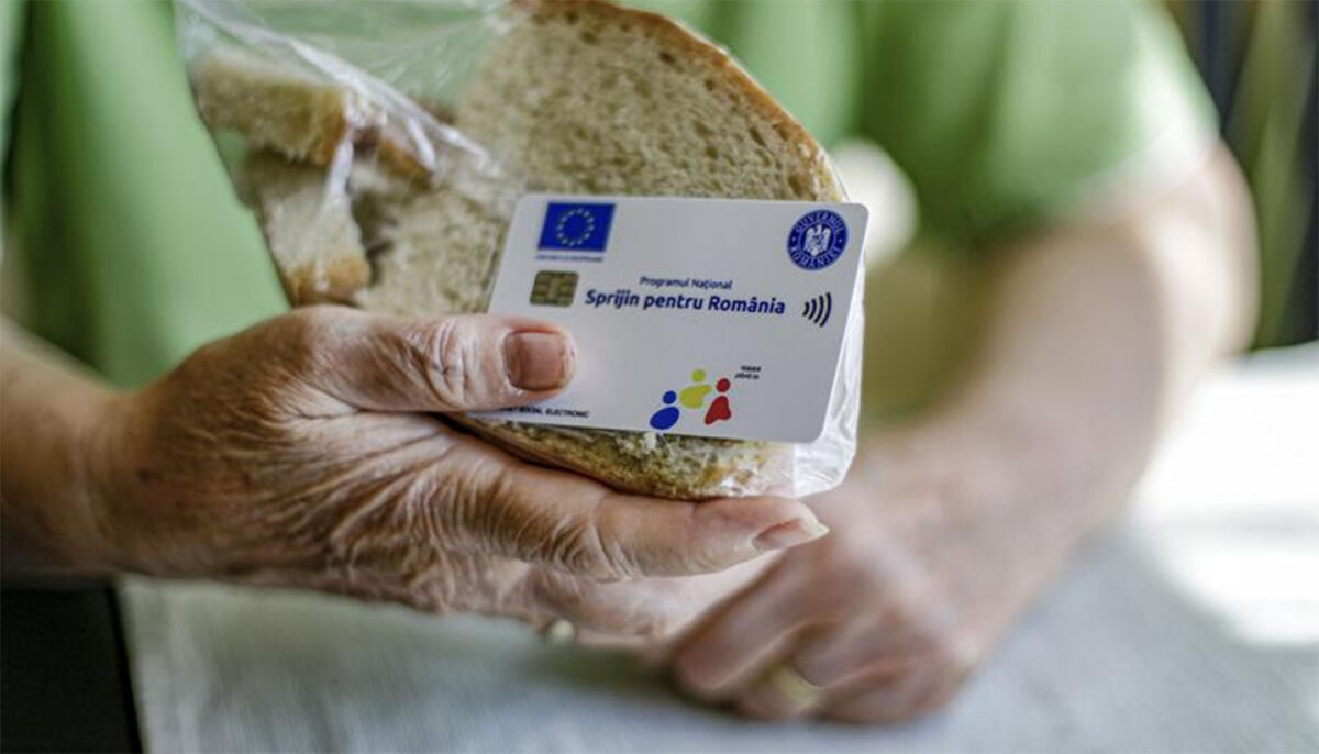 Sute de mii de români au rămas fără bani pe cardurile sociale. Ce explicație are Ministerul Muncii