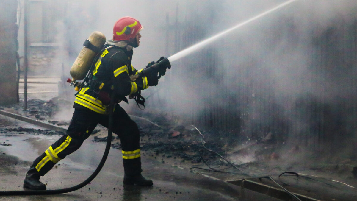 Noi dezvăluiri în cazul celor 3 copilași morți în București. Mama nu ar fi fost acasă în momentul izbucnirii incendiului, ci…