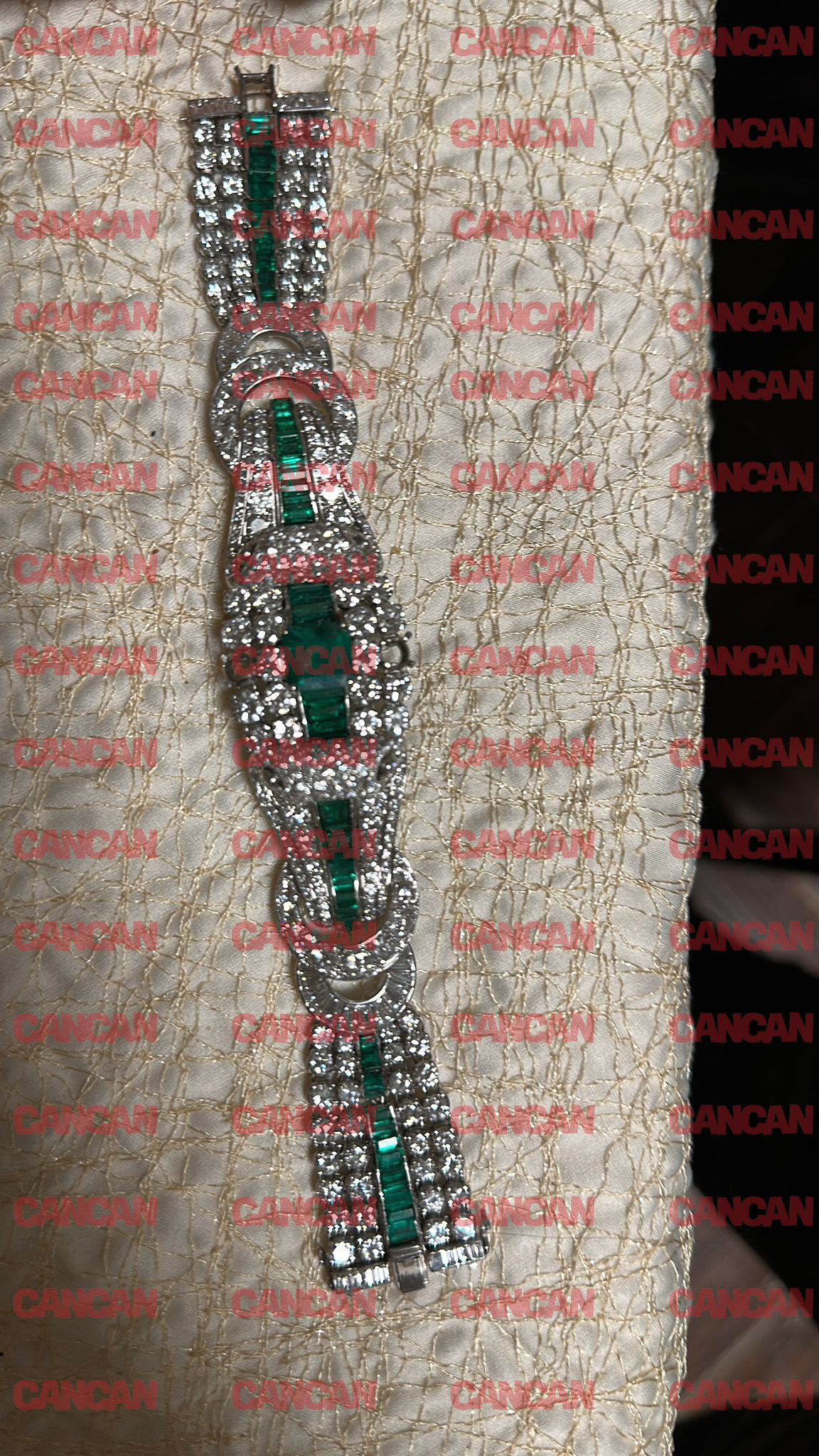 Cristina Preda, furată de bijuterii în valoare totală de 350.000 de euro (SURSA FOTO: CANCAN.RO)