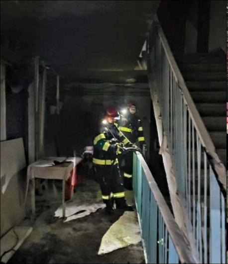 Incendiu la un bloc din Giurgiu! Focul ar fi izbucnit de la câteva lumânări uitate aprinse