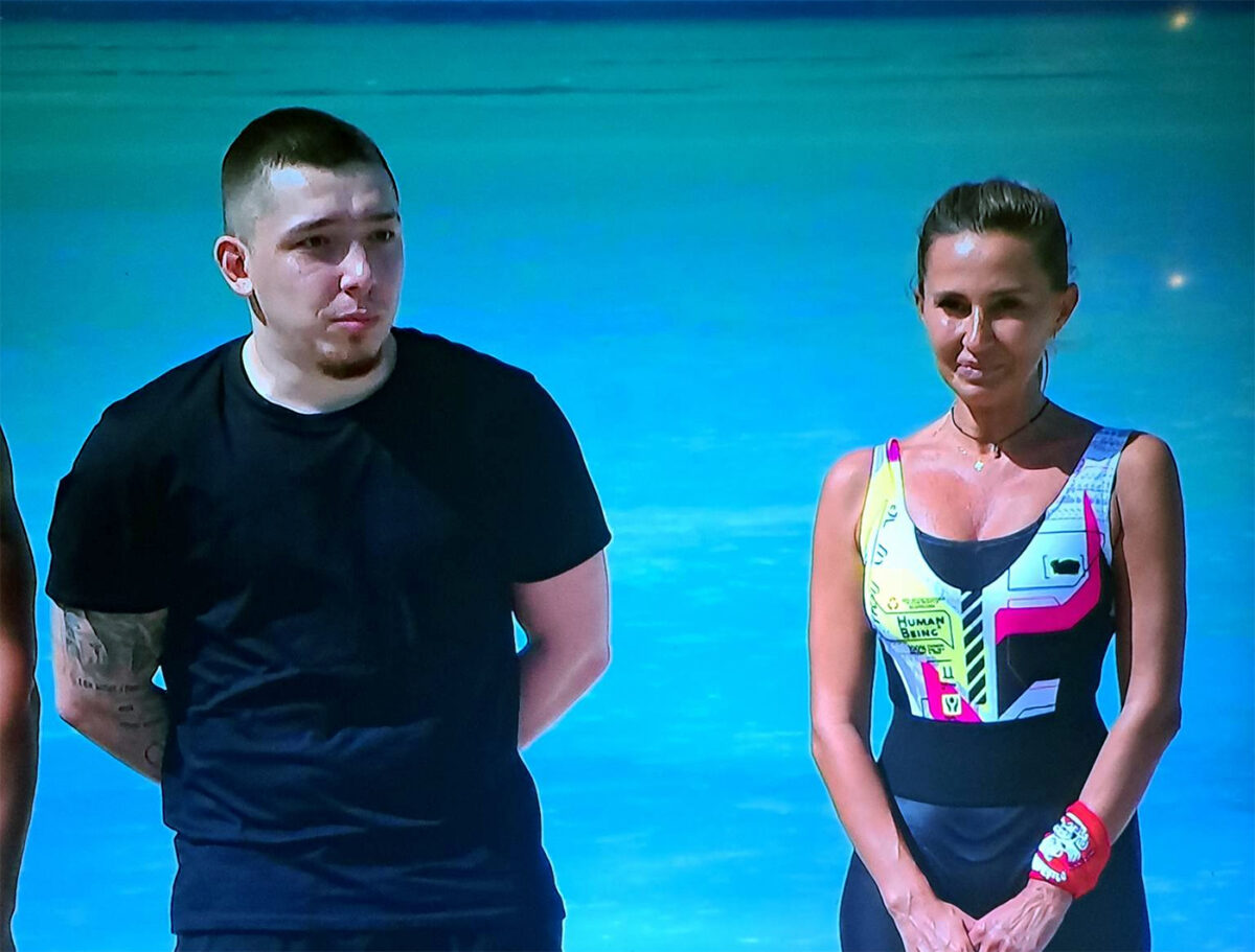 Imagine Stire Crina Abrudan s-a răzbunat pe Mihai Zmărăndescu, după ce a fost dată afară de la Survivor! Gestul făcut când a părăsit competiţia | 2review.ro