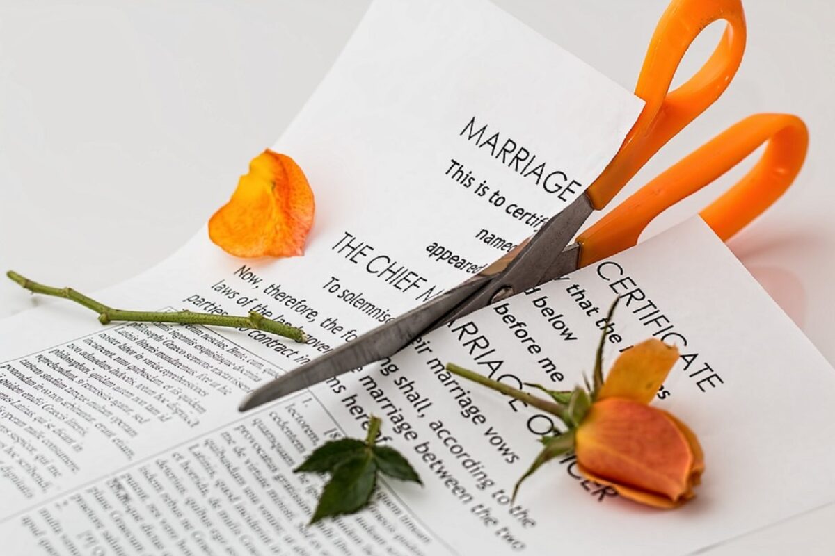 Imagine Stire Au divorțat după 15 ani de căsnicie. O cunoscută prezentatoare TV și soțul ei au mers pe drumuri separate | 2review.ro