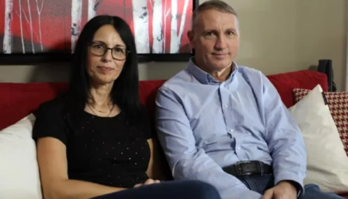 Imagine Stire Ireal! Daciana și Alexandru, 2 români din Canada, au aflat după 50 de ani că sunt frați gemeni | 2review.ro