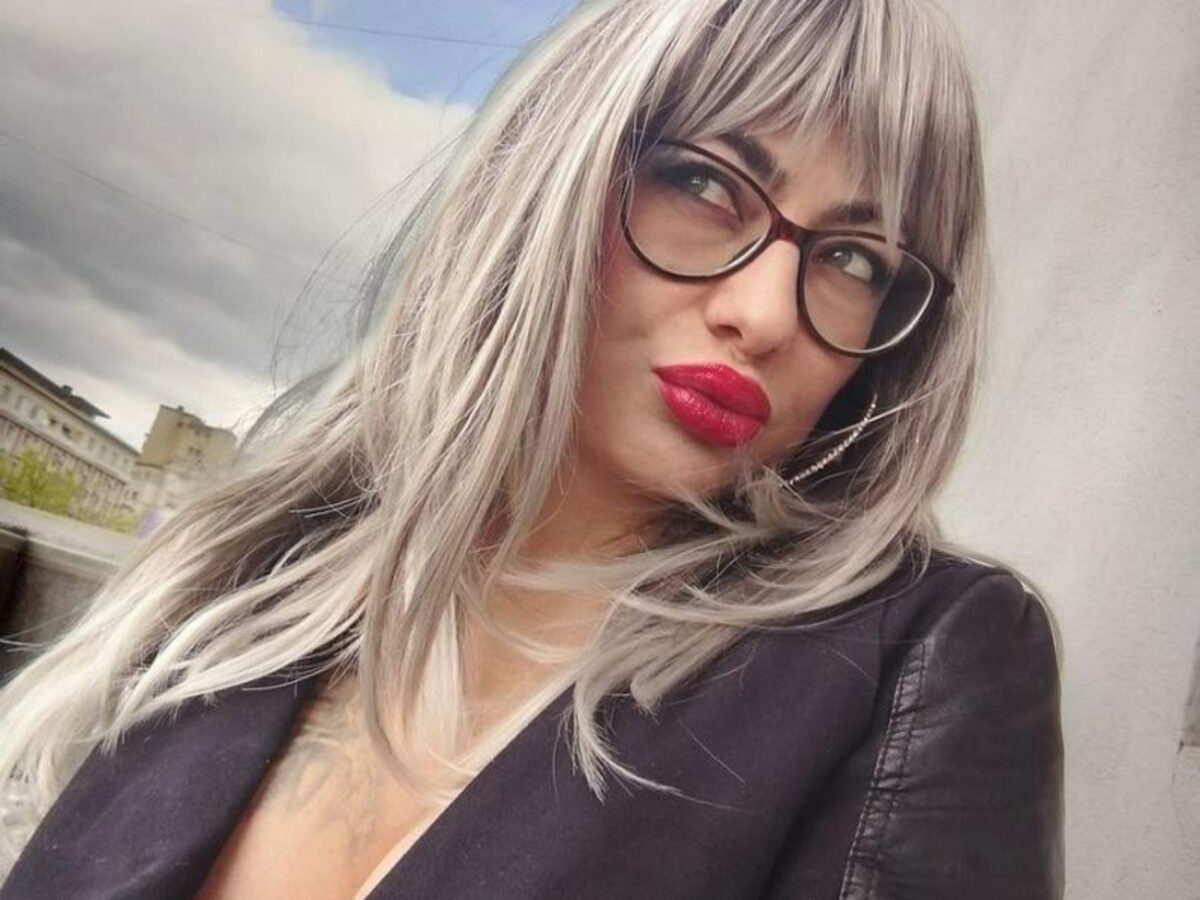 Imagine Stire Divorț neașteptat în showbizul românesc! ”Devoratoarea de fotbaliști” este gata să pună punct relației: ”Nu mai merge!” | 2review.ro
