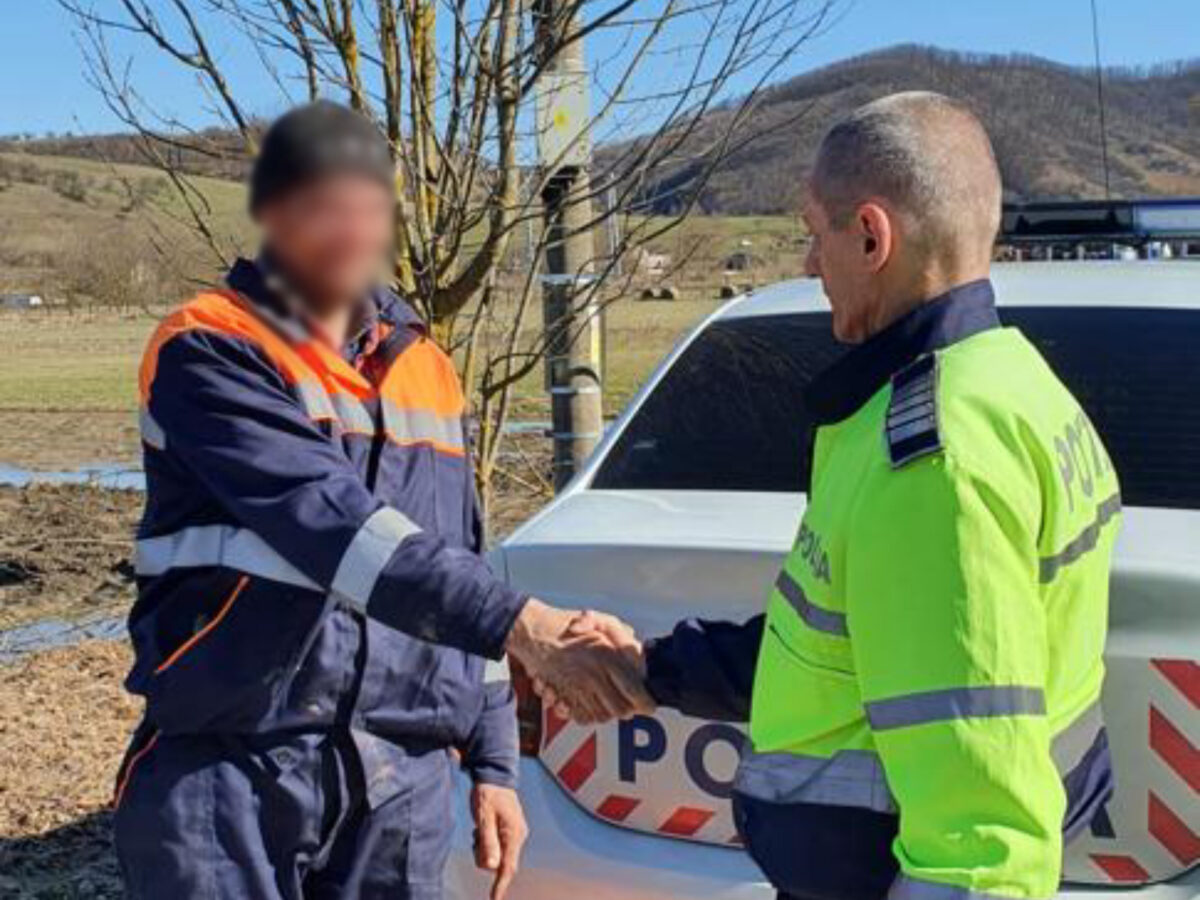 N-o să-ți vină să crezi! Ce a găsit un angajat de la salubritate din Bistrița-Năsăud într-o sacoșă aruncată, în prima lui zi de muncă
