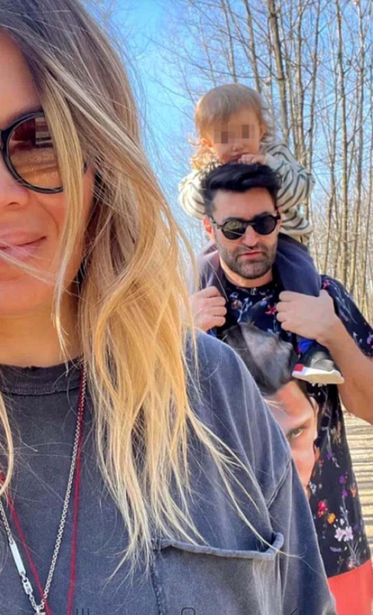 Imagine Stire Prima imagine cu chipul fetiței Ginei Pistol și a lui Smiley. Cu cine seamănă, de fapt | 2review.ro
