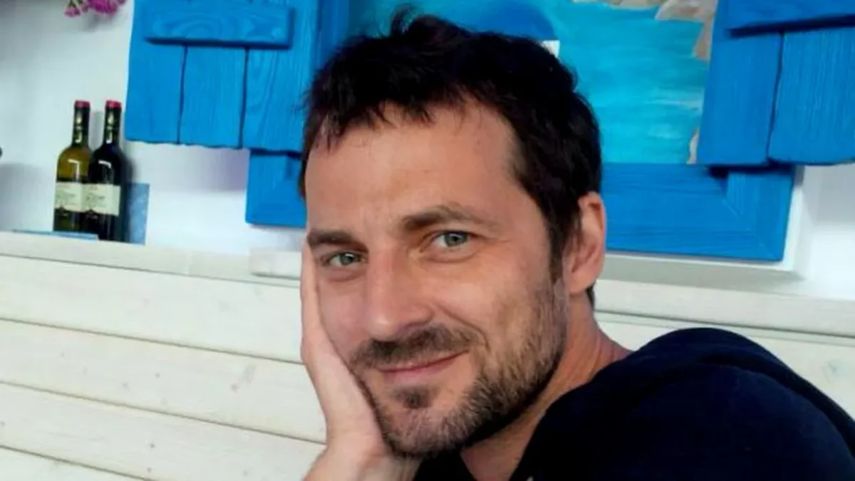 Imagine Stire Povestea neștiută a lui Andrei Aradits! După divorțul părinților a fost dus la cămin: „Ne spălau ca pe vite” | 2review.ro