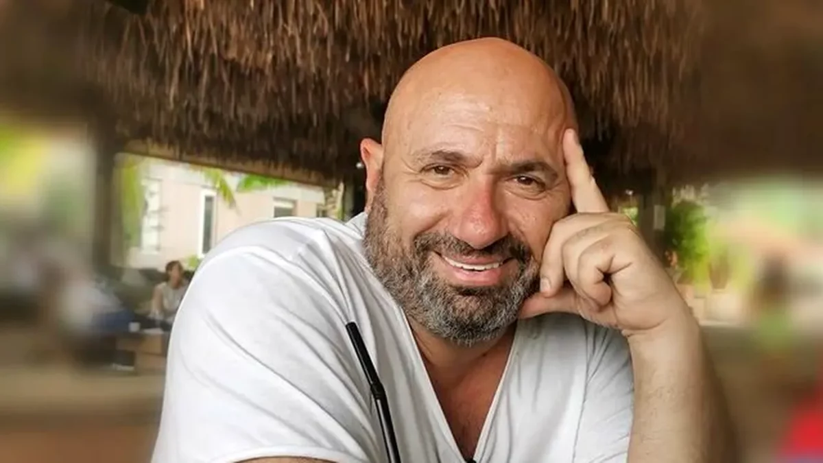 Imagine Stire Filmarea în care apare Cătălin Scărlătescu de la Chefi la Cuțite și pe care lumea a uitat-o. Înainte de Antena 1 și Pro Tv, celebrul chef a apărut la o altă televiziune | 2review.ro