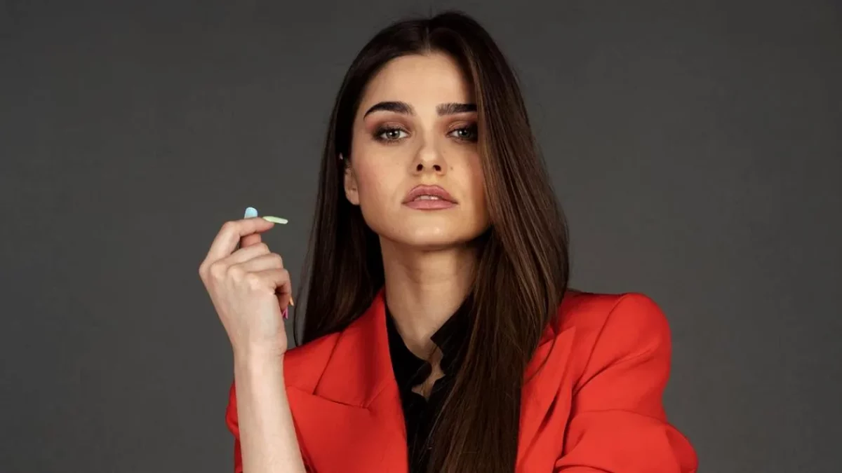 Imagine Stire Theo Rose, mesaj cu subînțeles pentru Lia Bugnar?! Artista a stârnit un val de controverse, după ultima melodie lansată | 2review.ro