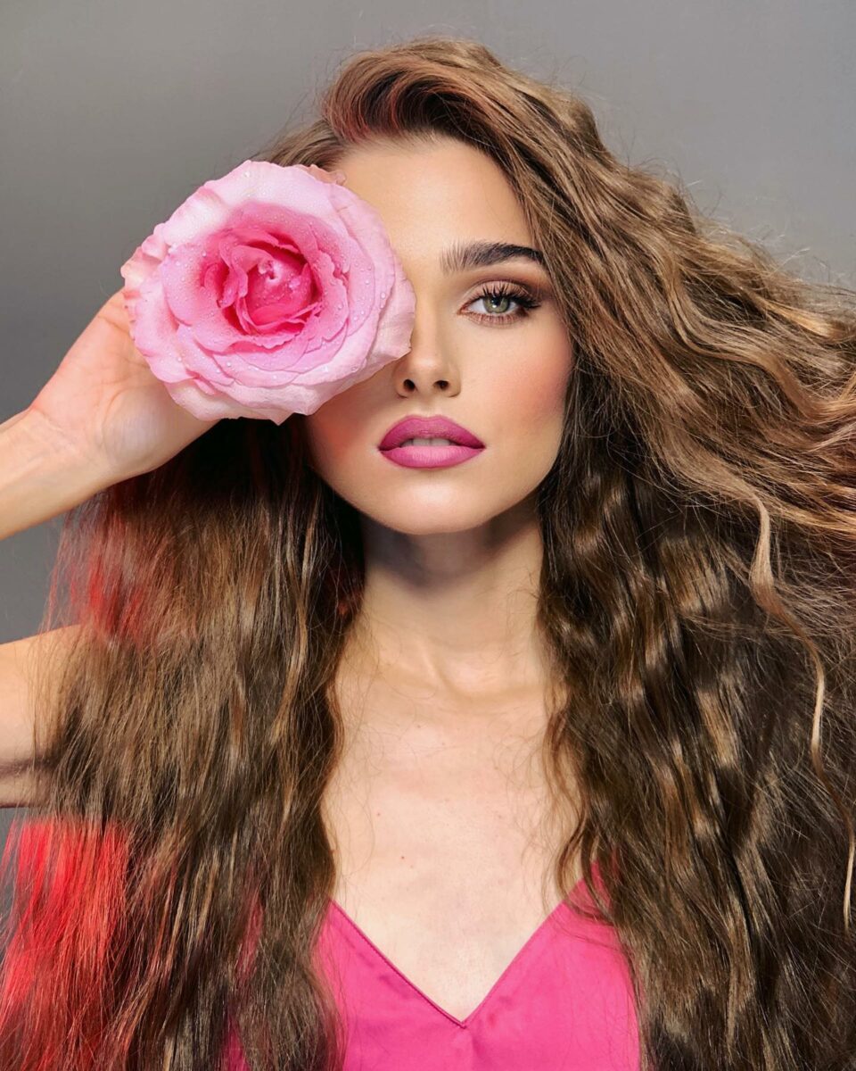 Imagine Stire Theo Rose, cele mai noi imagini cu burtica de gravidă. Artista și-a uimit fanii cu cea mai sexy ținută! | 2review.ro