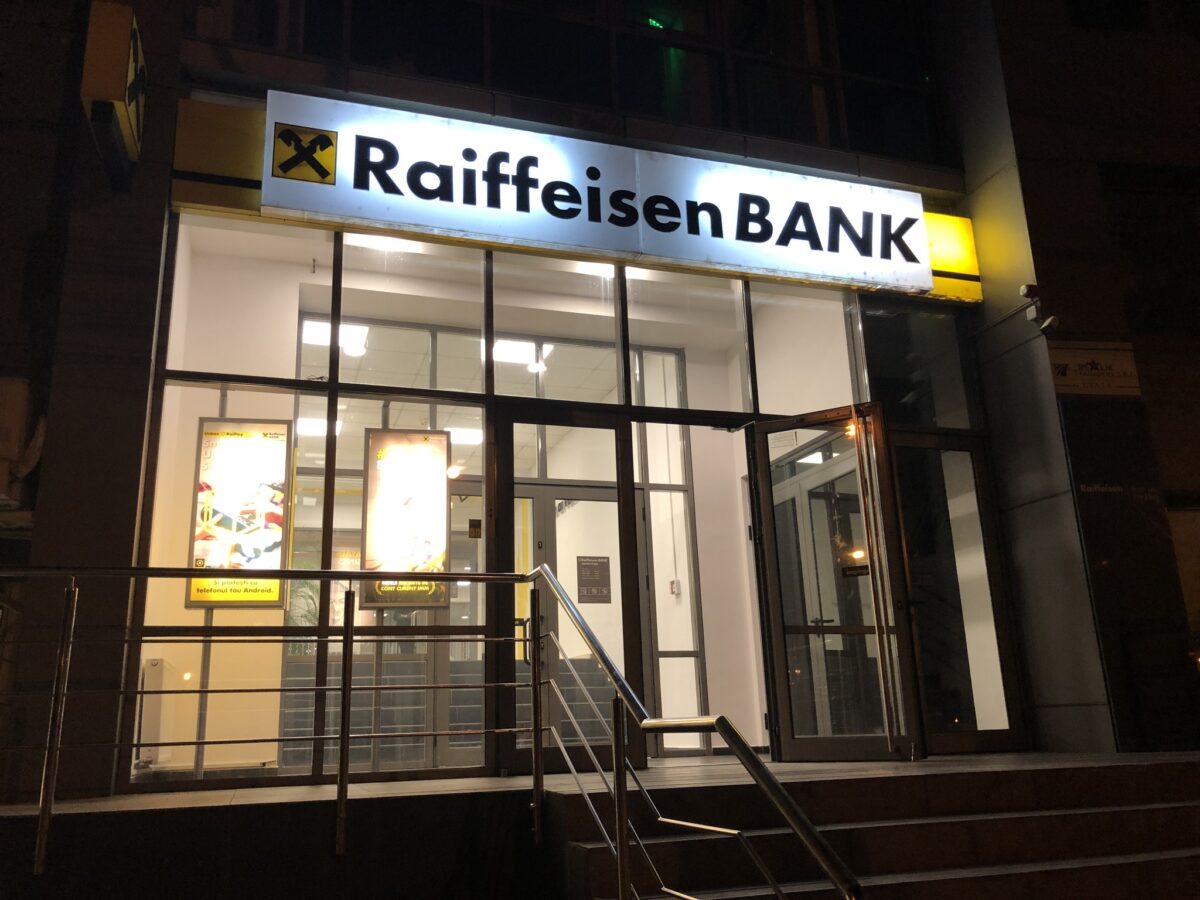 Se schimbă tot pentru clienții Raiffeisen Bank din România. Șeful băncii anunță că modelul polonez va fi aplicat și pentru piața mioritică