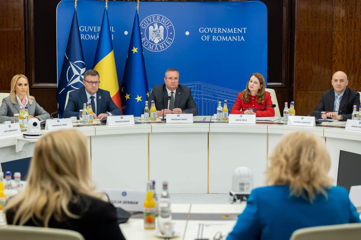 Românii nu se vor mai putea angaja la stat?! Decizie de ultimă oră anunțată de la Guvern