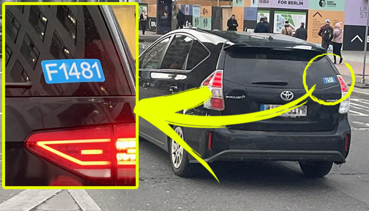 Misterul autocolantului albastru de pe mașini a fost elucidat! Ce înseamnă acele cifre și litere, de fapt, și unde poate fi întâlnit