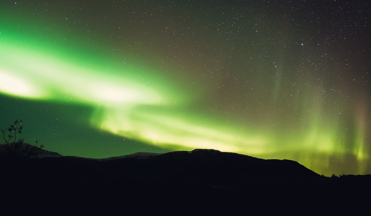 Aurora Boreală, fenomen unic pe cerul României. În ce condiții poate fi văzută